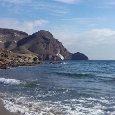 Las ignimbritas de Vela Blanca y el arrecife del Dedo