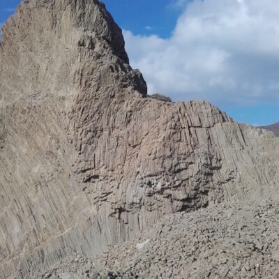 Disyunciones columnares de las rocas de Punta Baja