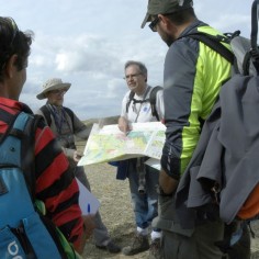 Explicando el corte geológico de la Sierra de Pardos