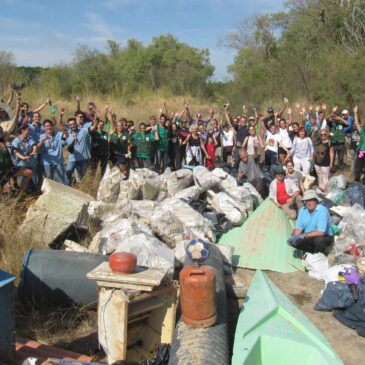 Limpieza del Soto del Francés por voluntarios.